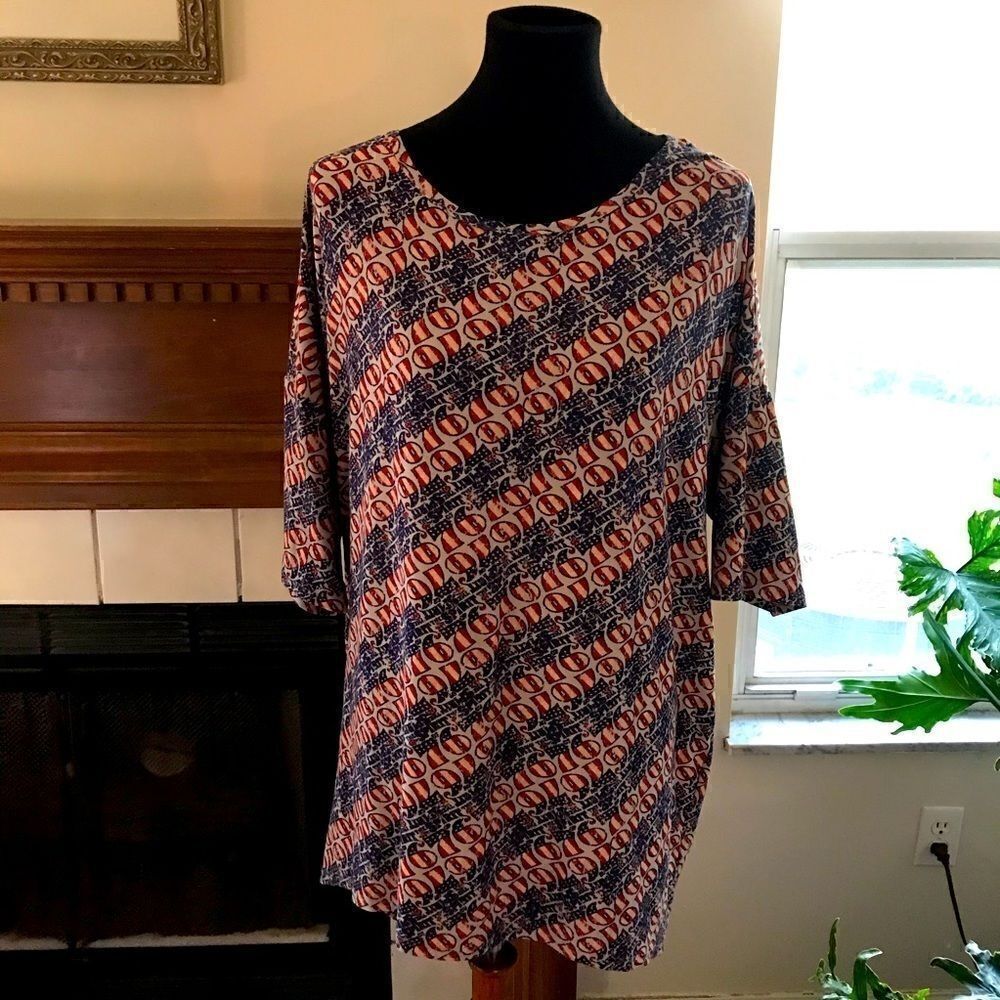 🌈NWT LuLaRoe Size S Top!!